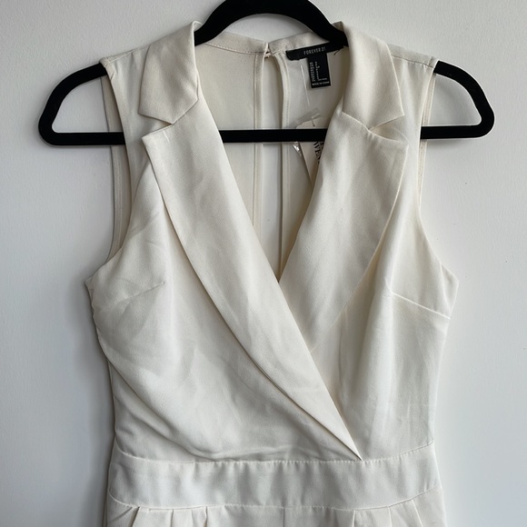 Forever 21 Sleeveless Romper - Picture 2 of 5